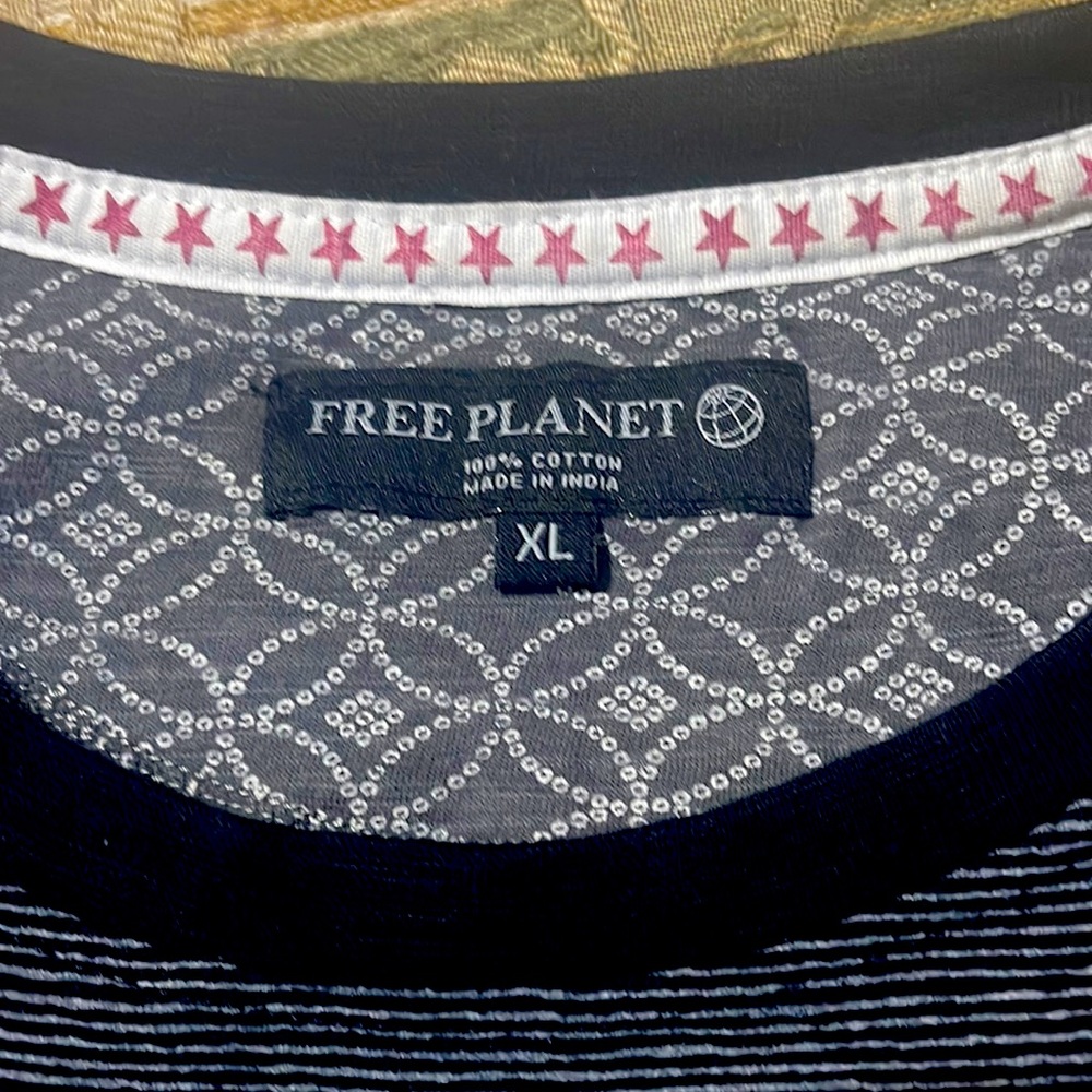 Free Planet black short sleeve T-shirt